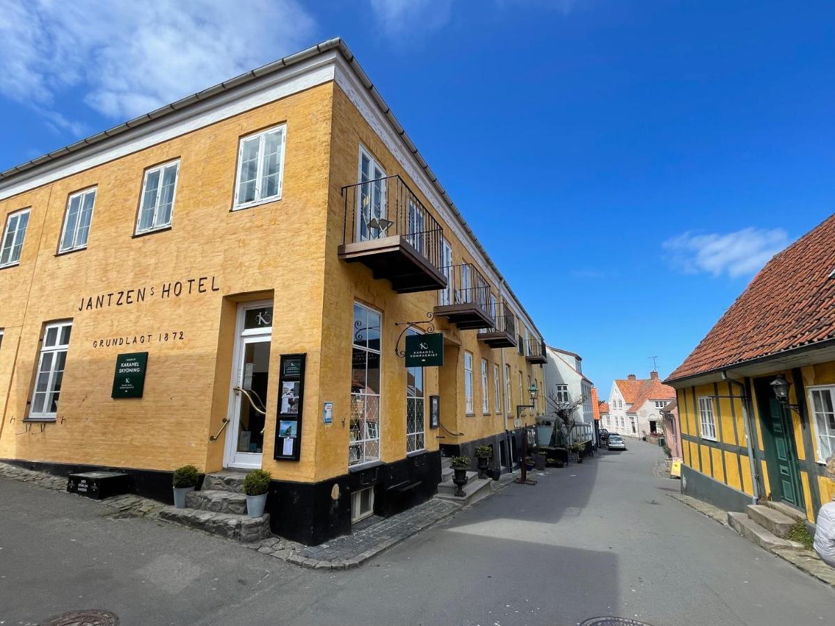 Jantzens Hotel Gudhjem Exterior photo
